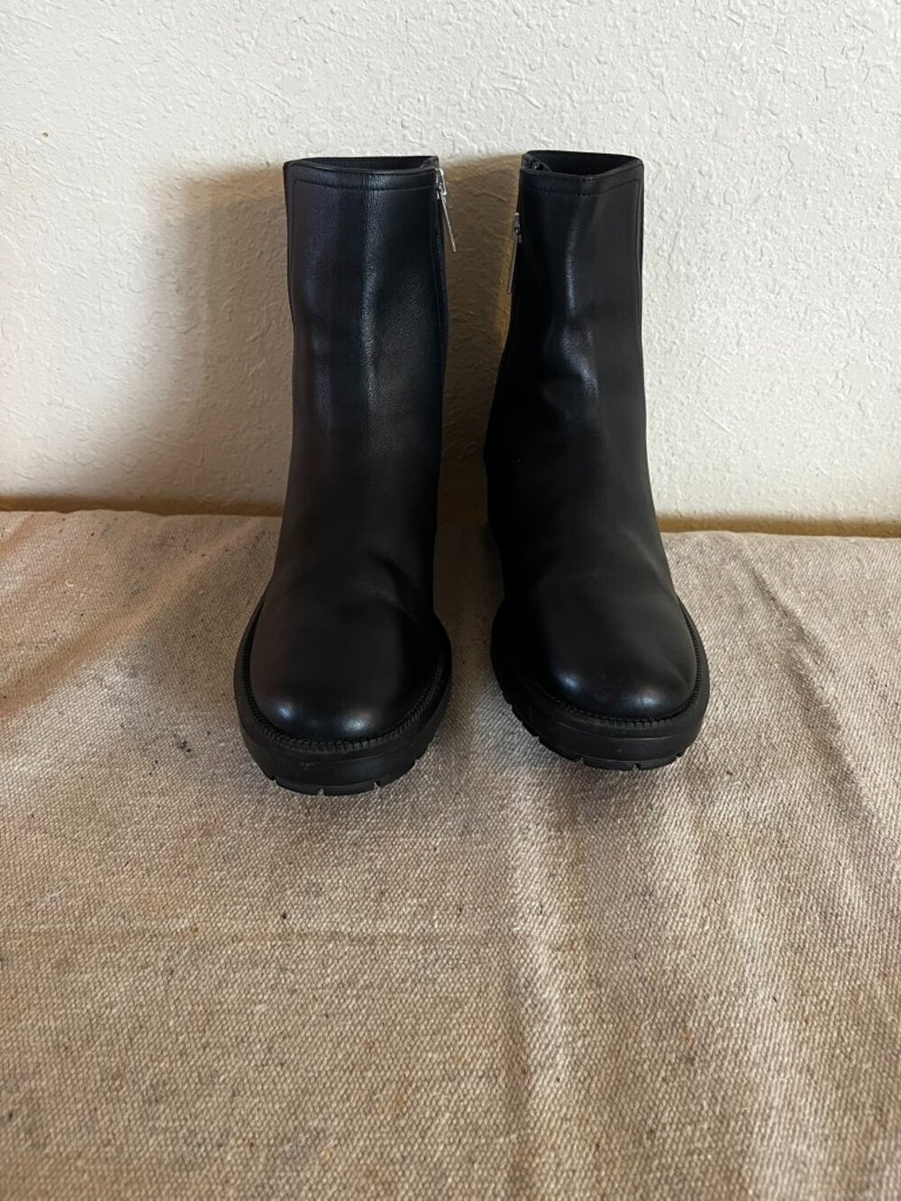 Aquatalia Black Woman's Leila Waterproof Chelsea Chunky Ankle Boots Sz 8.5